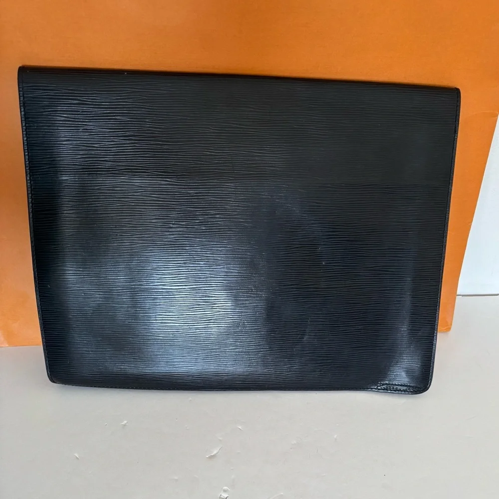 Authentic Louis Vuitton Epi Porte documents Senateur briefcase